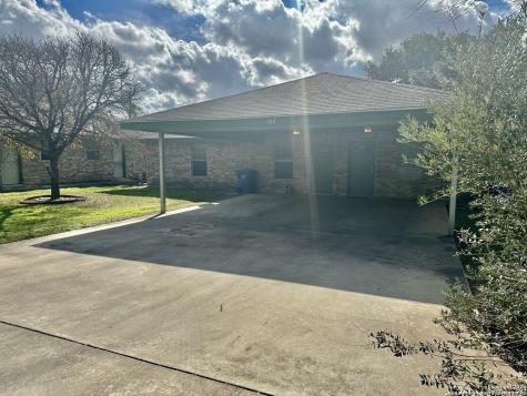 132 S Mansfield Street Pleasanton TX 78064