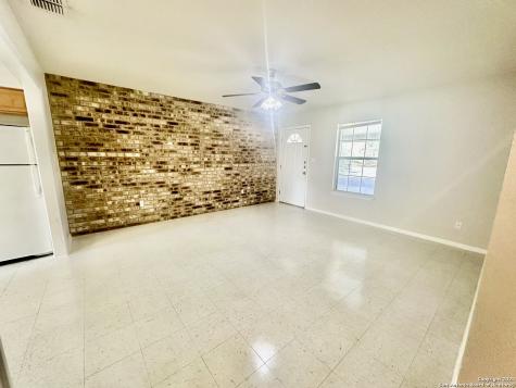132 S Mansfield Street Pleasanton TX 78064