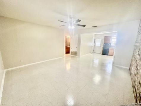 132 S Mansfield Street Pleasanton TX 78064