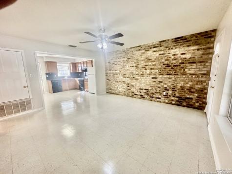 132 S Mansfield Street Pleasanton TX 78064