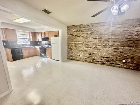 132 S Mansfield Street Pleasanton TX 78064