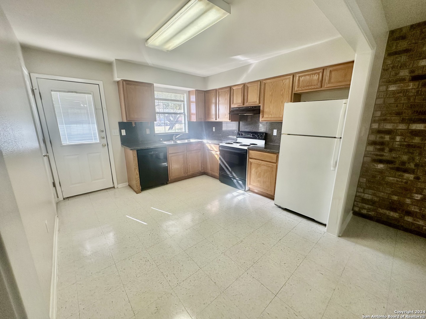 132 S Mansfield Street Pleasanton TX 78064