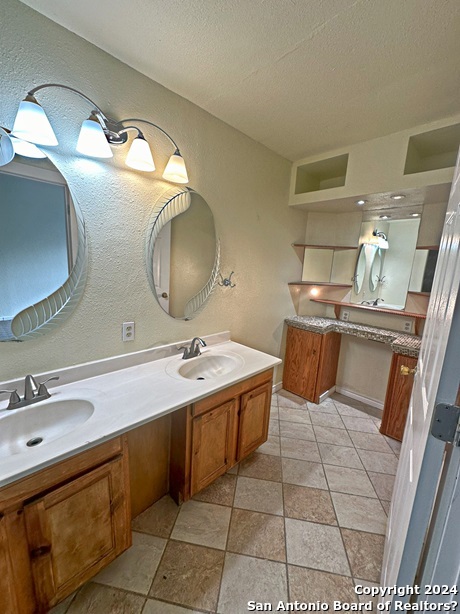 8707 Glen Bluff San Antonio TX 78239