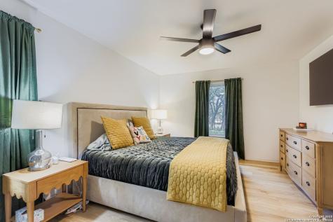146 Canyon Oaks Hollywood Park TX 78232
