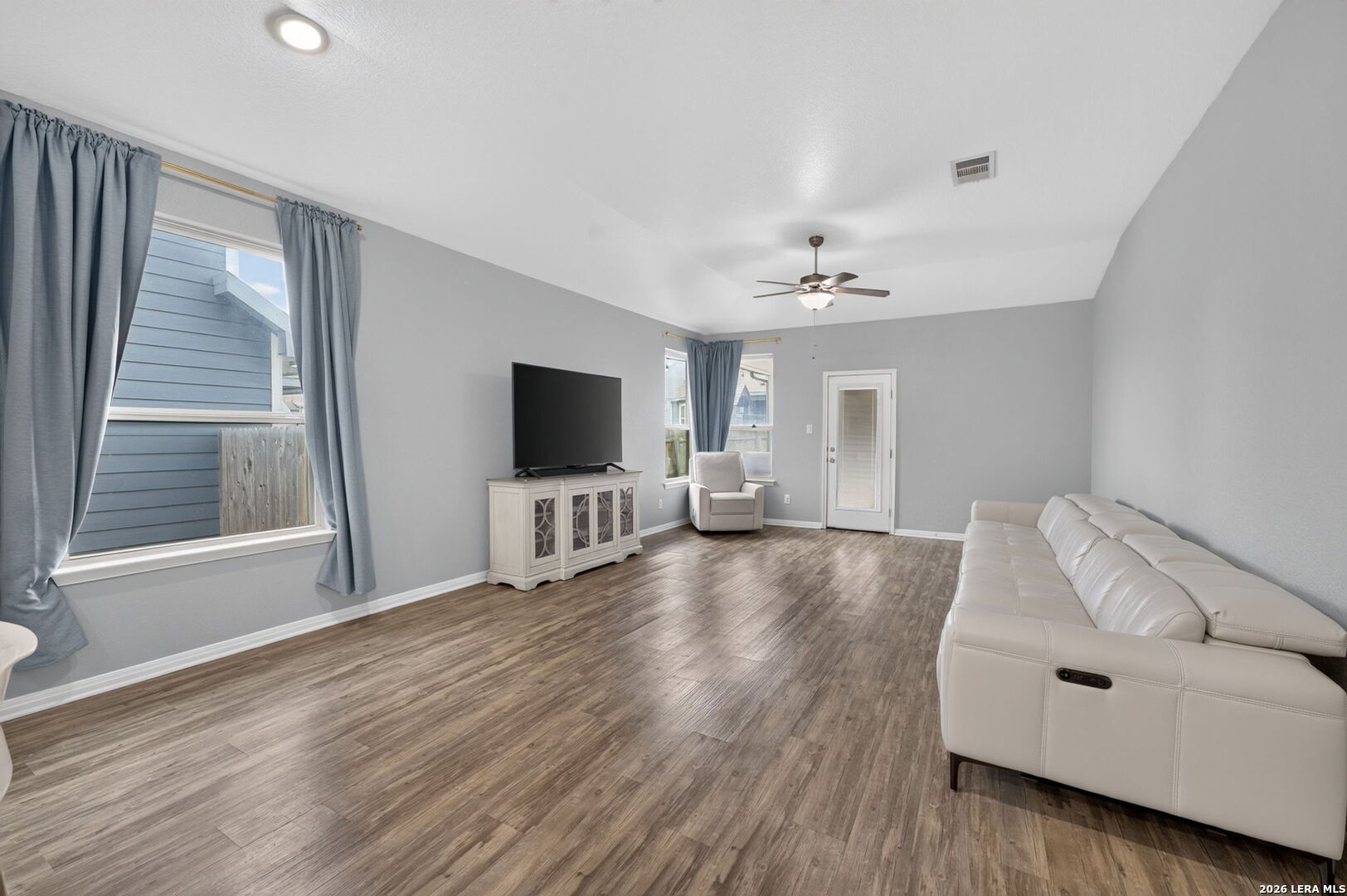 4913 Drovers Path St Hedwig TX 78152