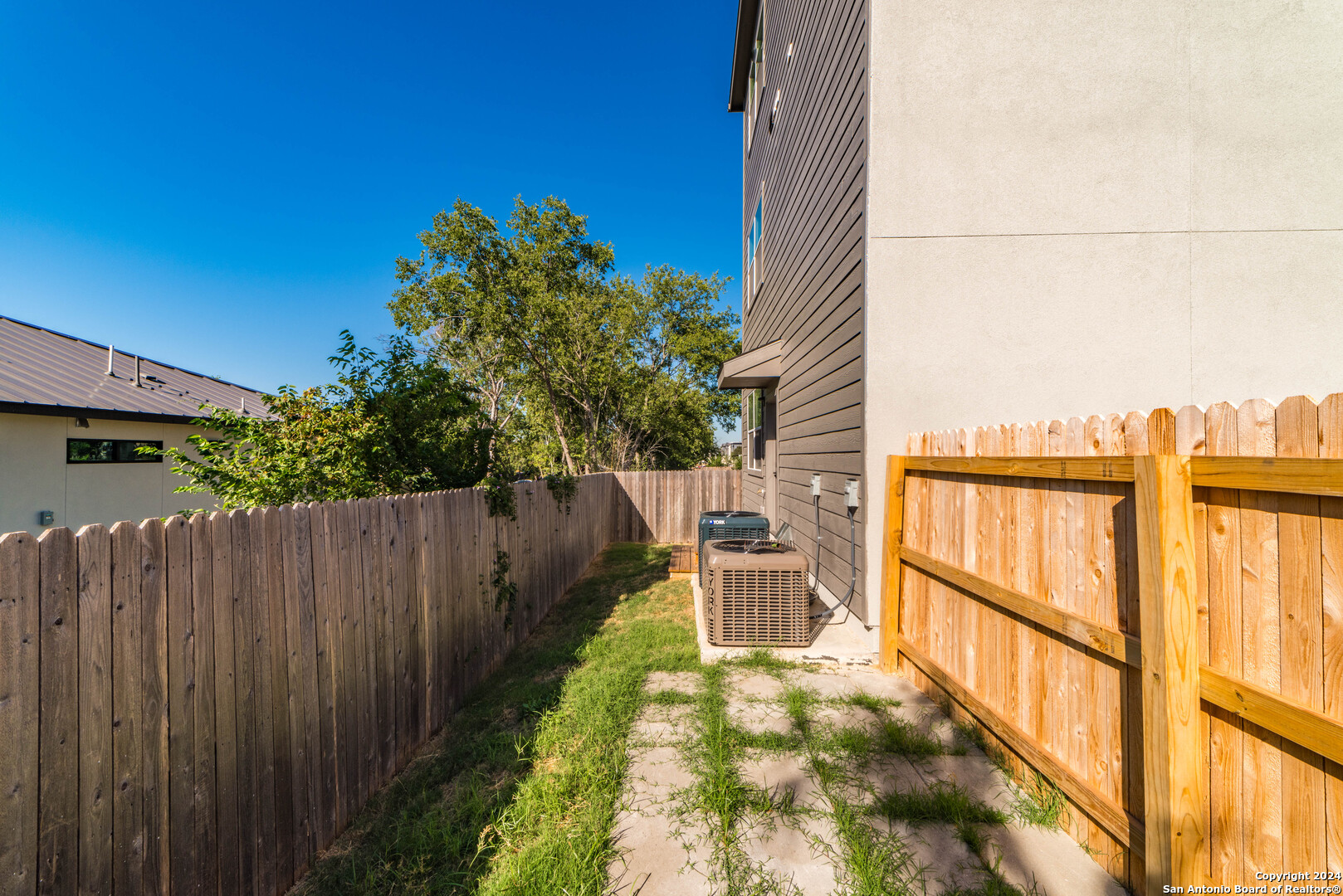 1618 W Lawndale Drive San Antonio TX 78209