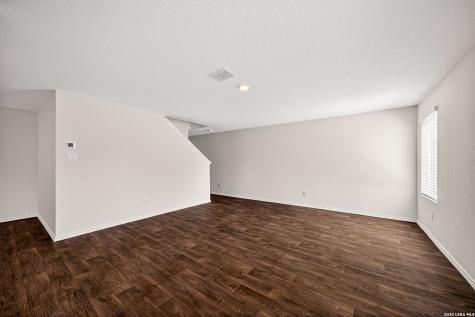 1616 House Finch Drive San Antonio TX 78253