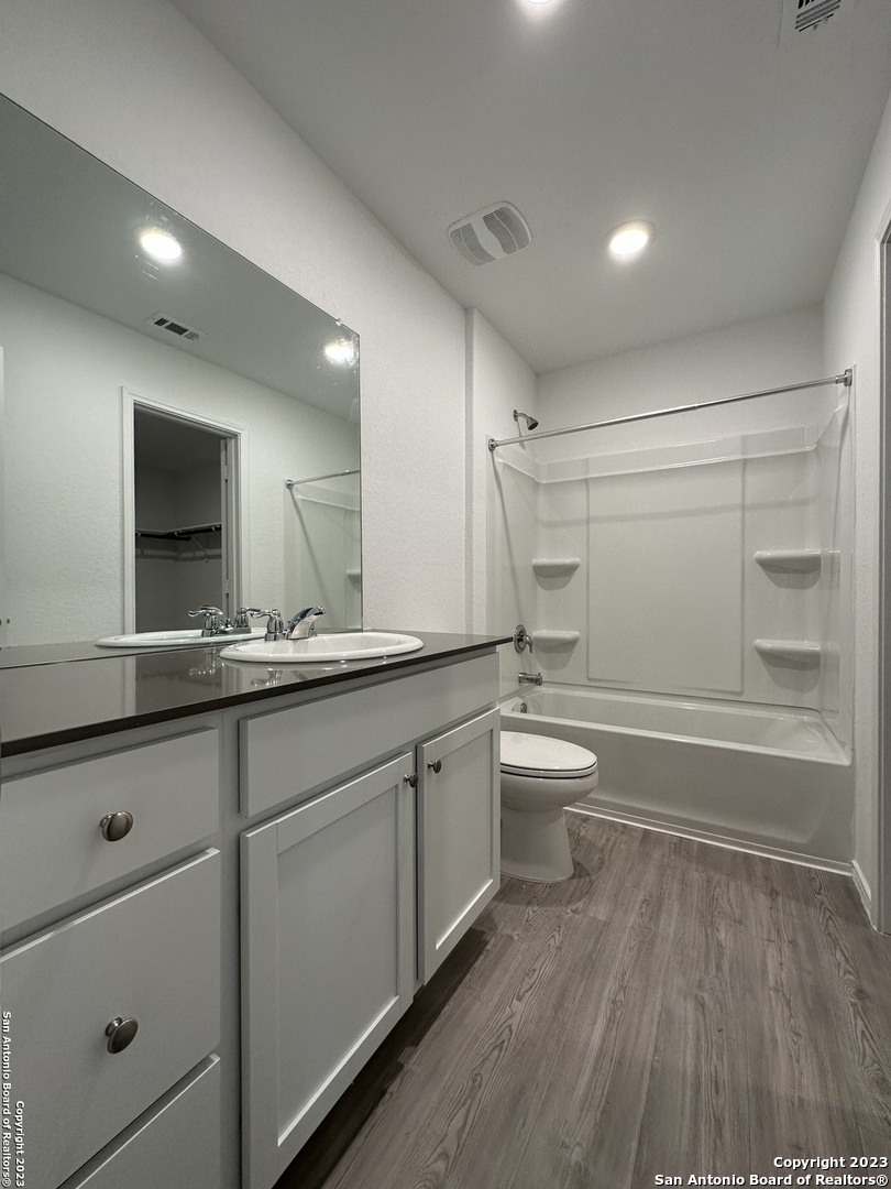 5170 Fowler Crest Converse TX 78109