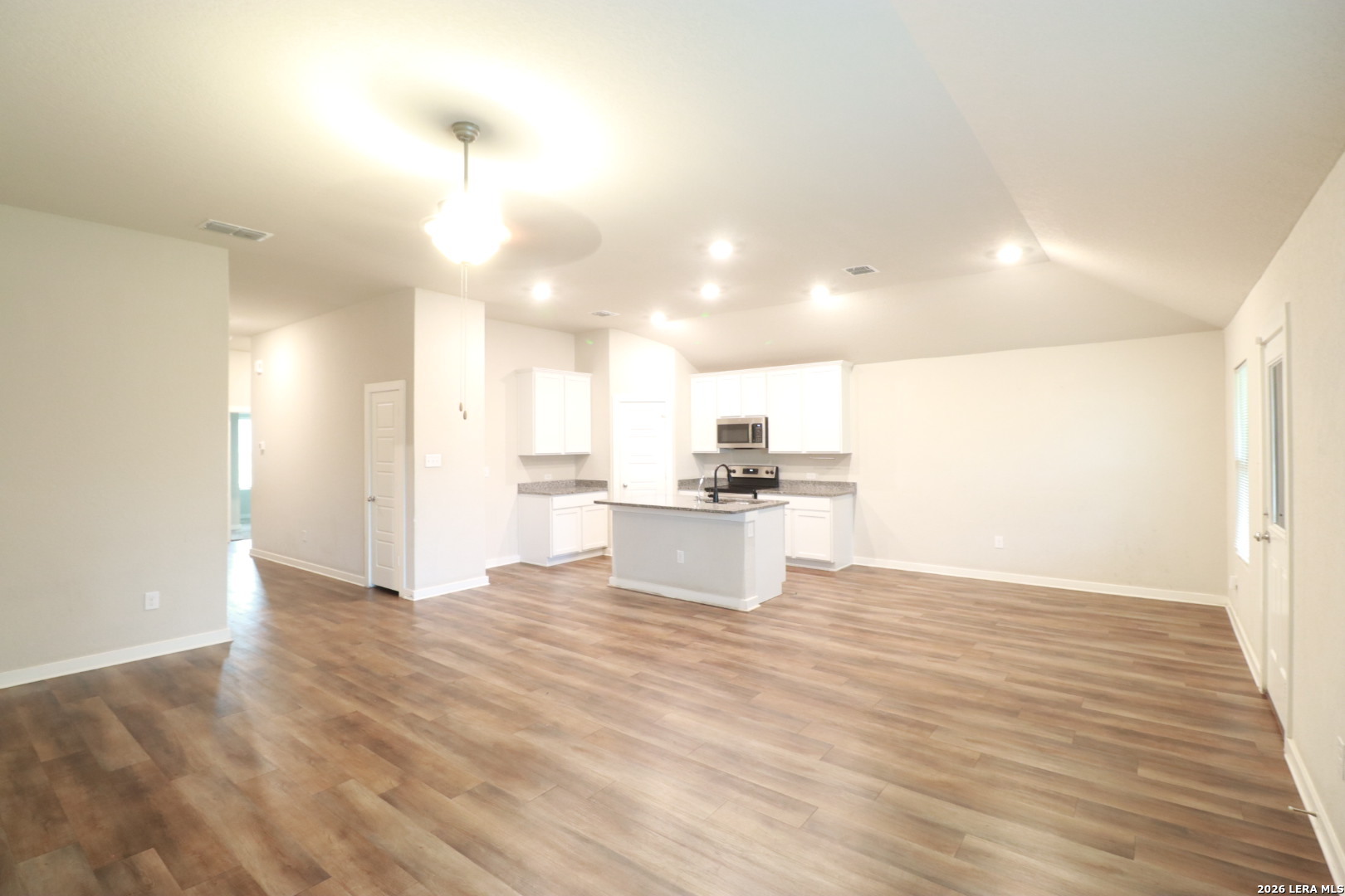 6810 Diamond Valley San Antonio TX 78242