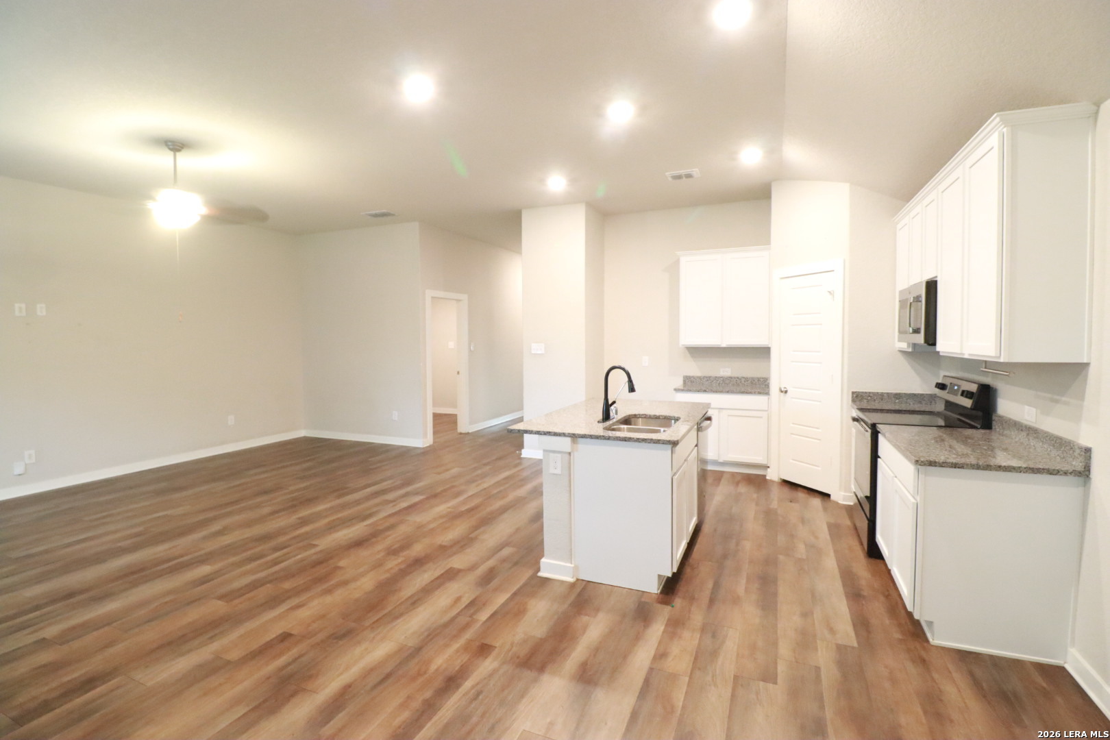 6810 Diamond Valley San Antonio TX 78242