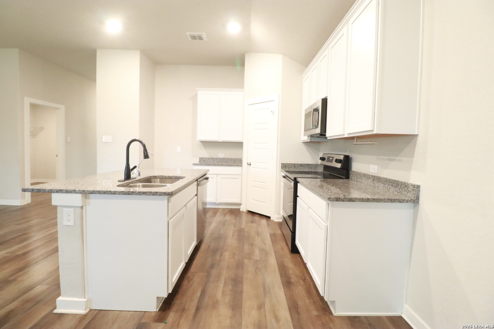 6810 Diamond Valley San Antonio TX 78242
