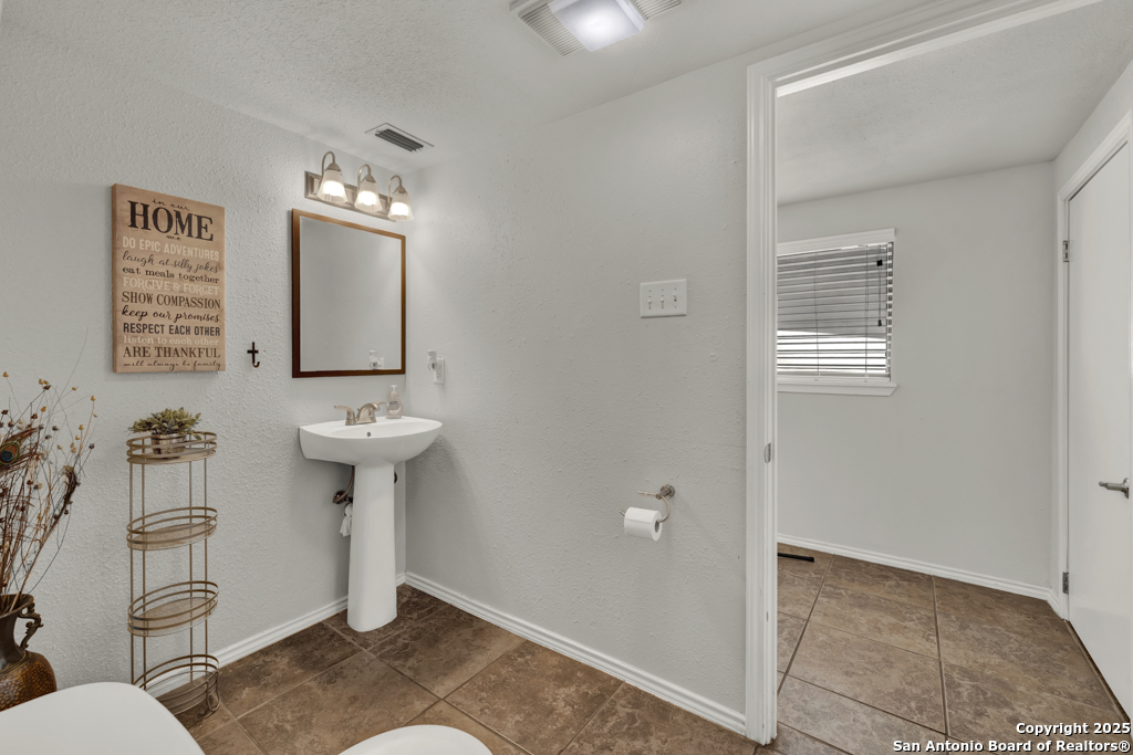 1015 Reiley Road Seguin TX 78155
