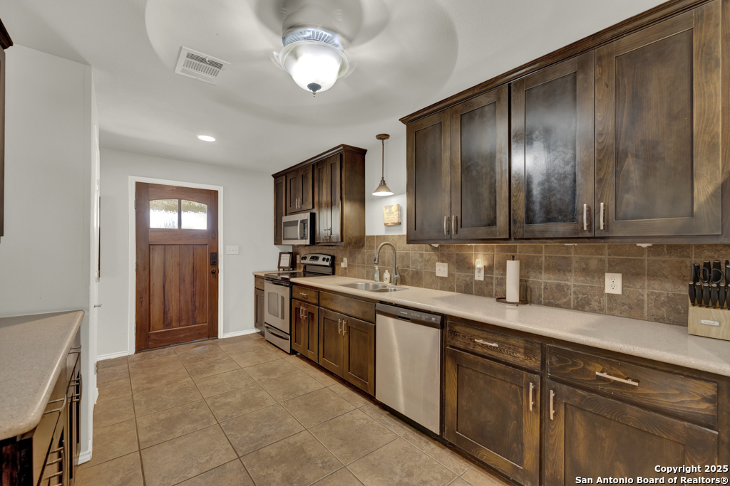 1015 Reiley Road Seguin TX 78155