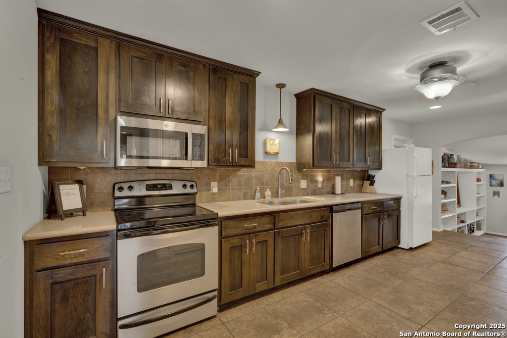 1015 Reiley Road Seguin TX 78155