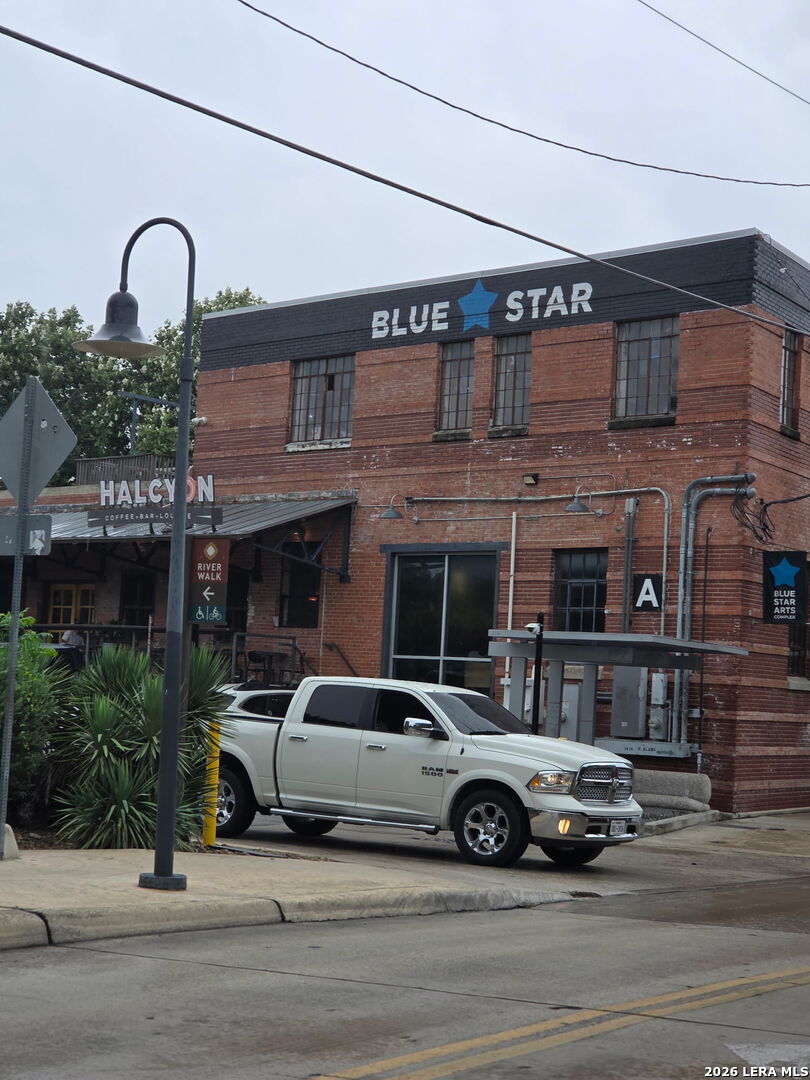 716 E Guenther San Antonio TX 78210