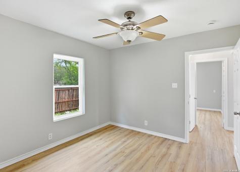225 Avenue B Converse TX 78109