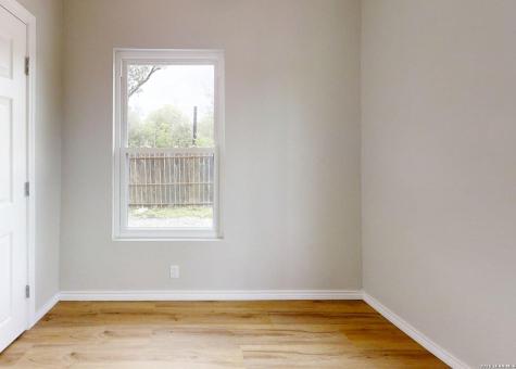 225 Avenue B Converse TX 78109