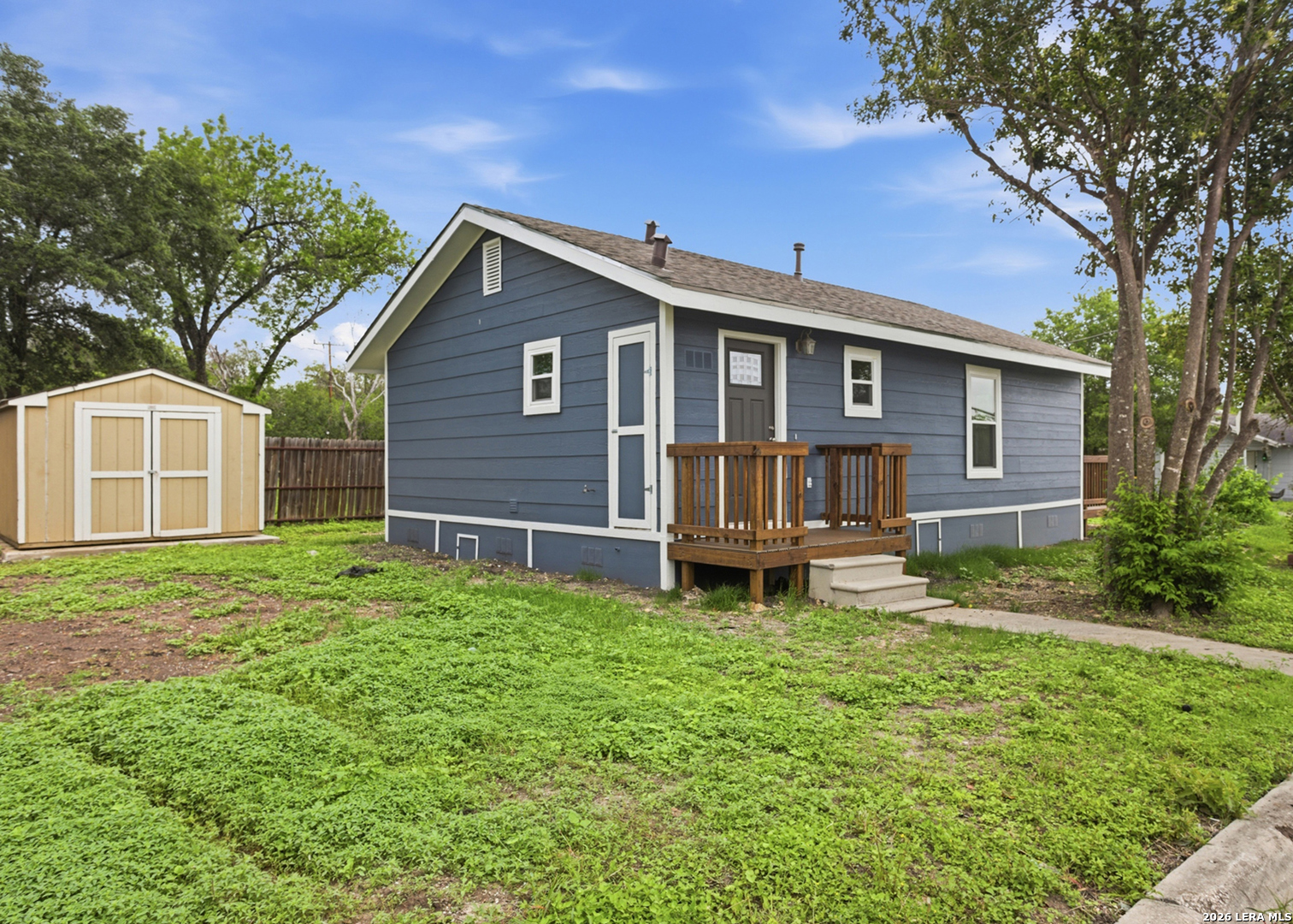 225 Avenue B Converse TX 78109