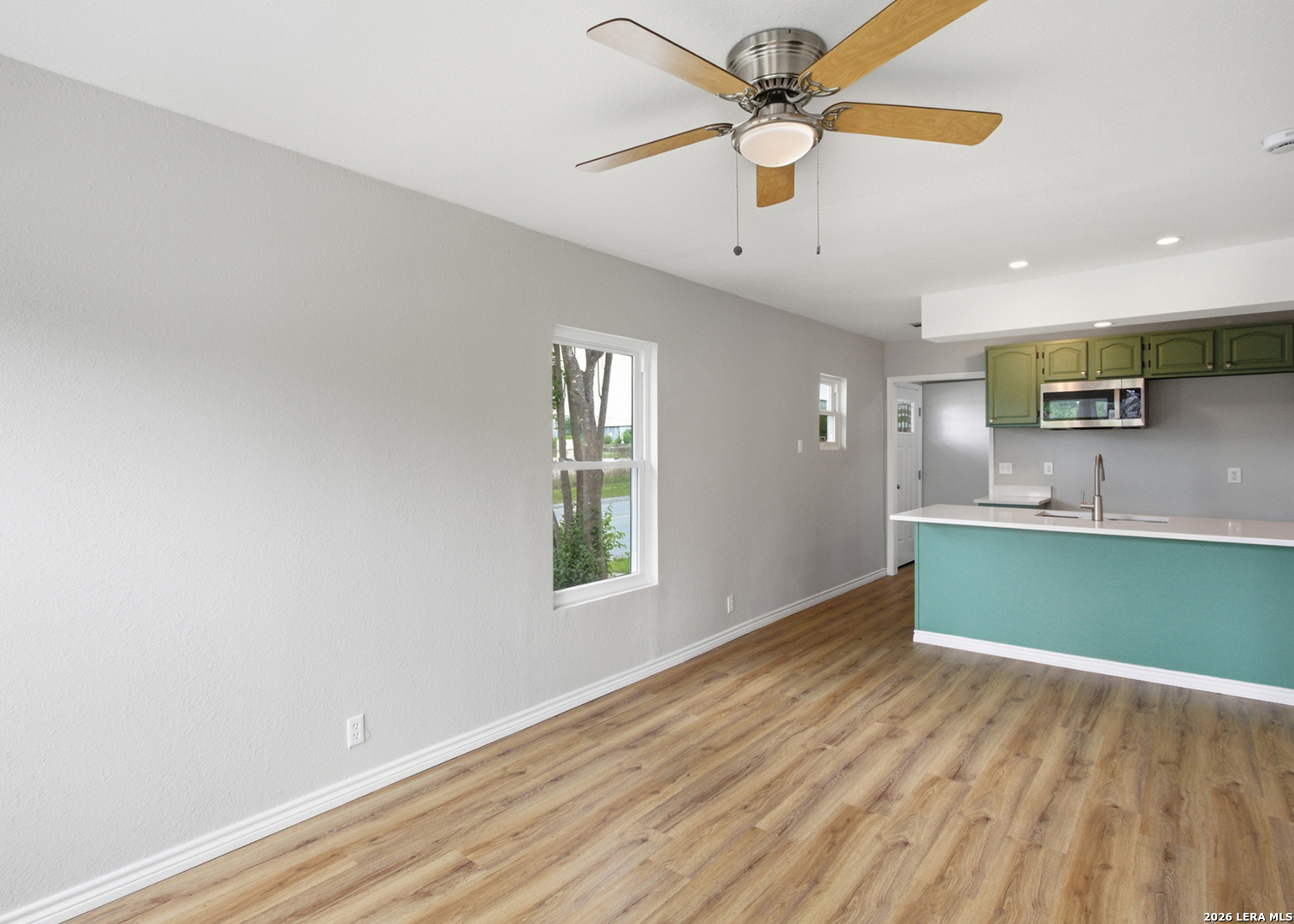 225 Avenue B Converse TX 78109
