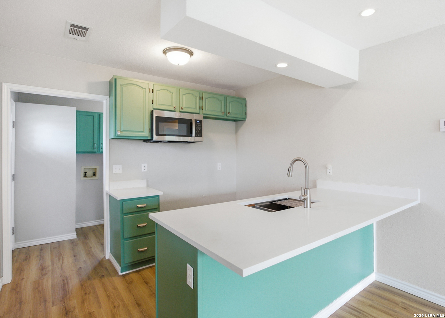 225 Avenue B Converse TX 78109
