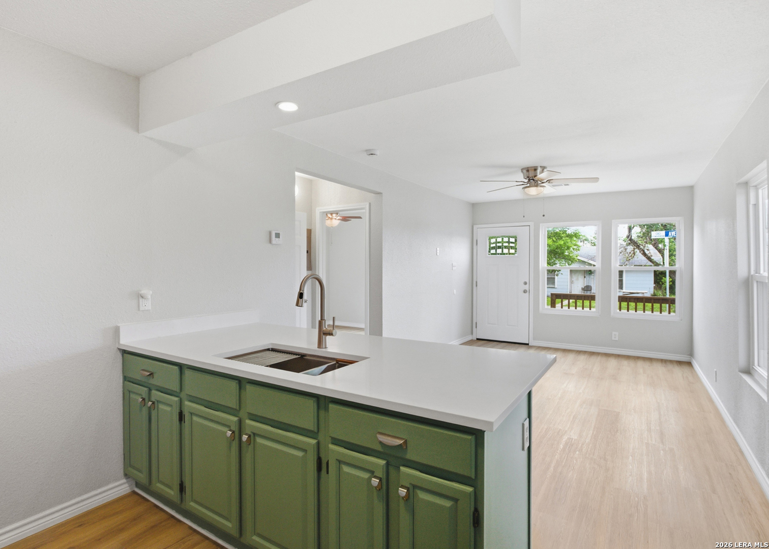225 Avenue B Converse TX 78109