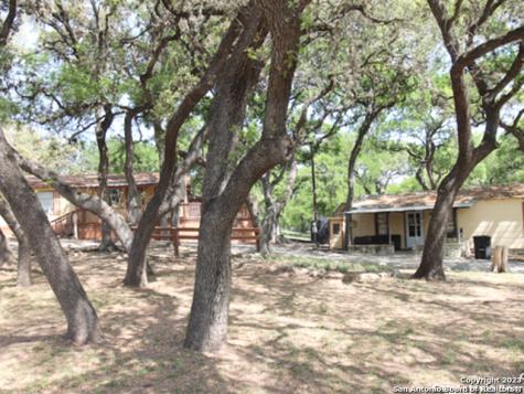 12095 Park Road 37 Lakehills TX 78063