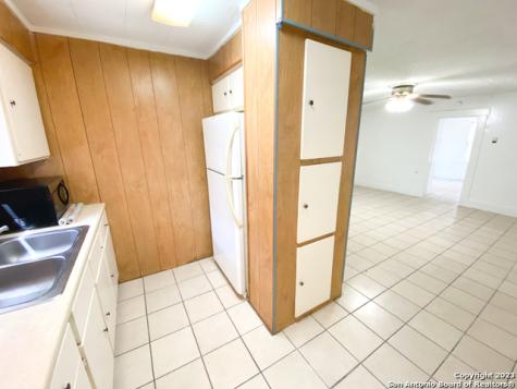 12095 Park Road 37 Lakehills TX 78063