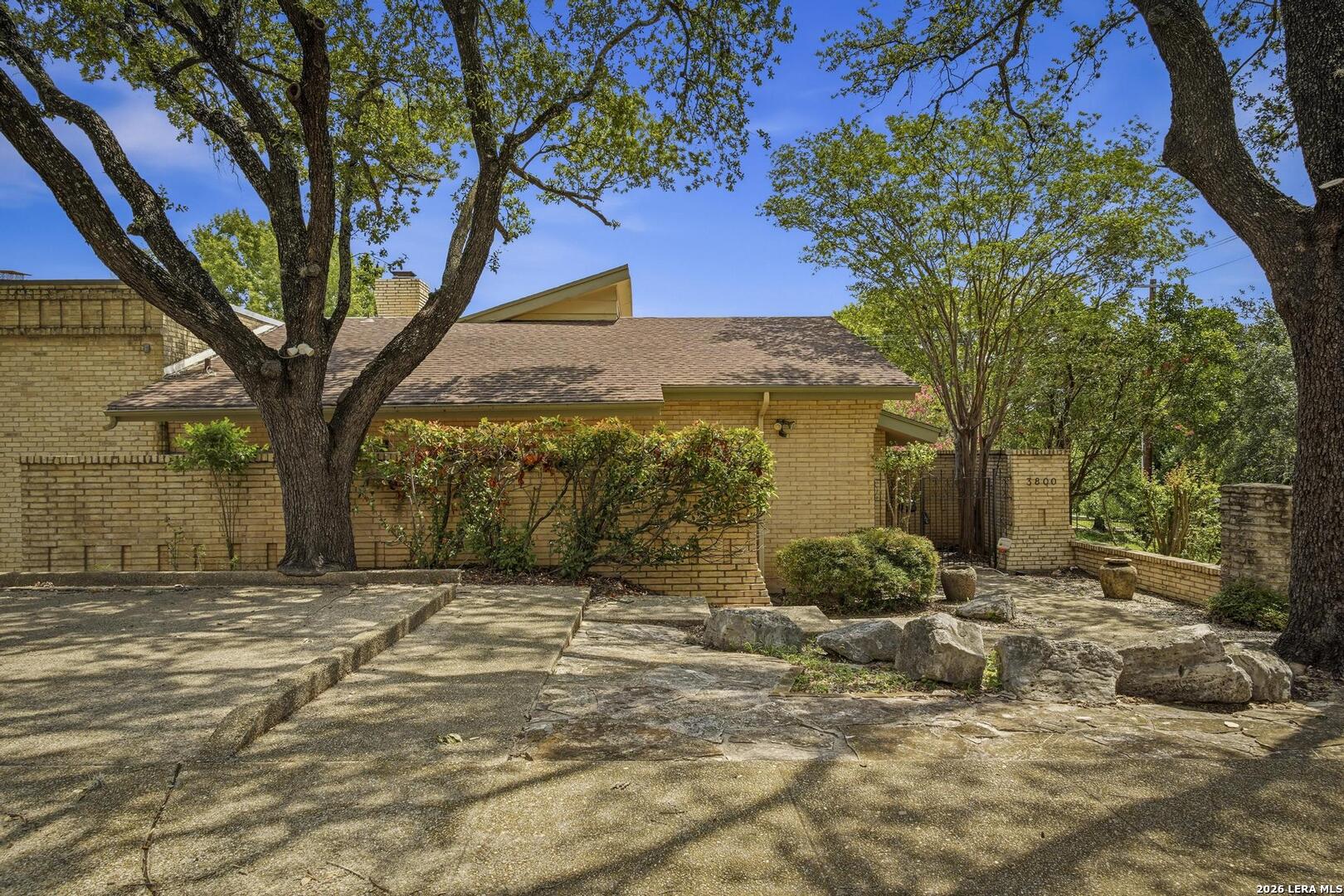 3800 E Songbird Lane San Antonio TX 78229
