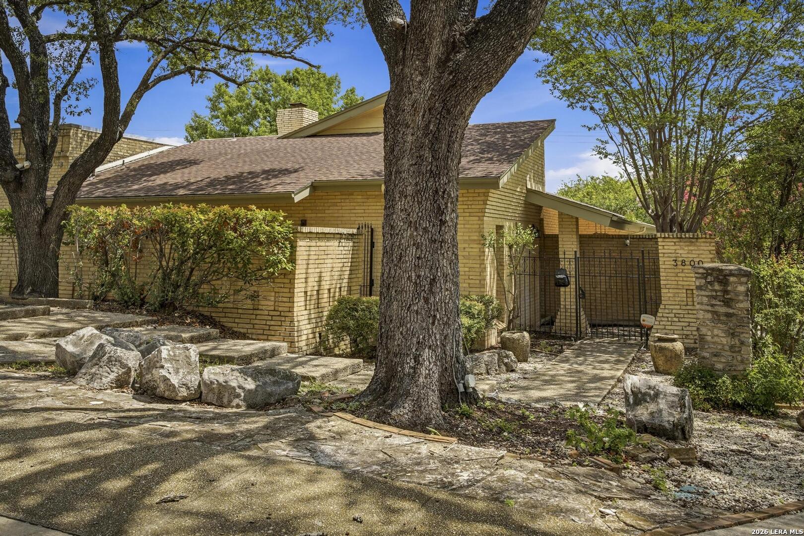 3800 E Songbird Lane San Antonio TX 78229