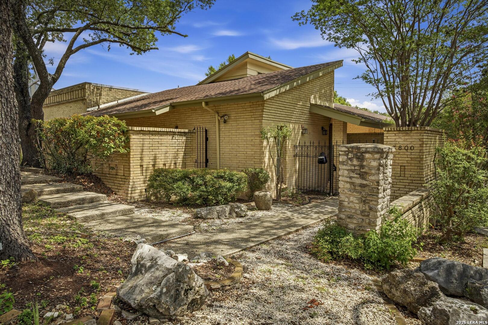 3800 E Songbird Lane San Antonio TX 78229