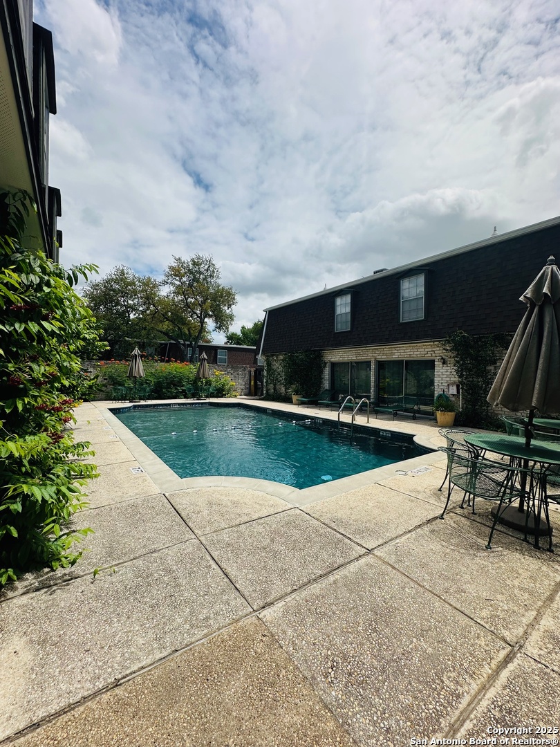 1045 Shook Avenue Olmos Park TX 78212