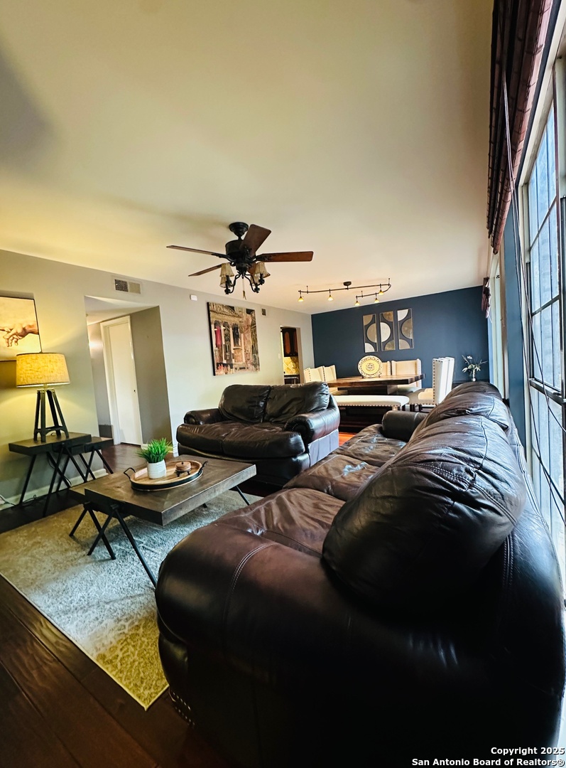 1045 Shook Avenue Olmos Park TX 78212