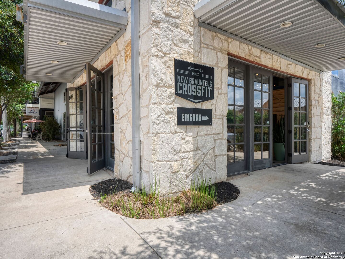 1208 N Academy Avenue New Braunfels TX 78130