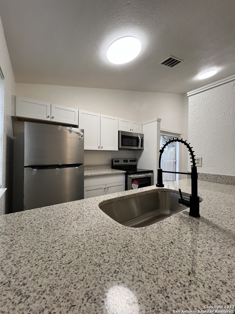 8846 Meadow Range San Antonio TX 78250