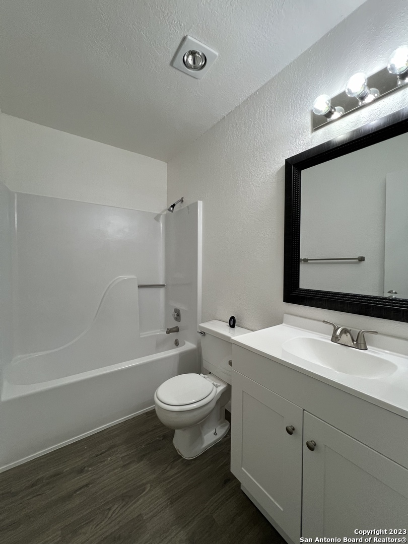 8846 Meadow Range San Antonio TX 78250