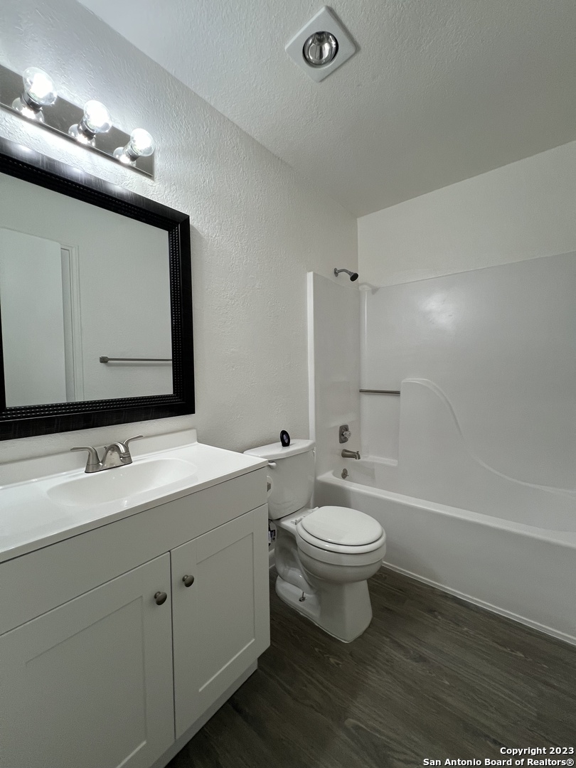 8846 Meadow Range San Antonio TX 78250