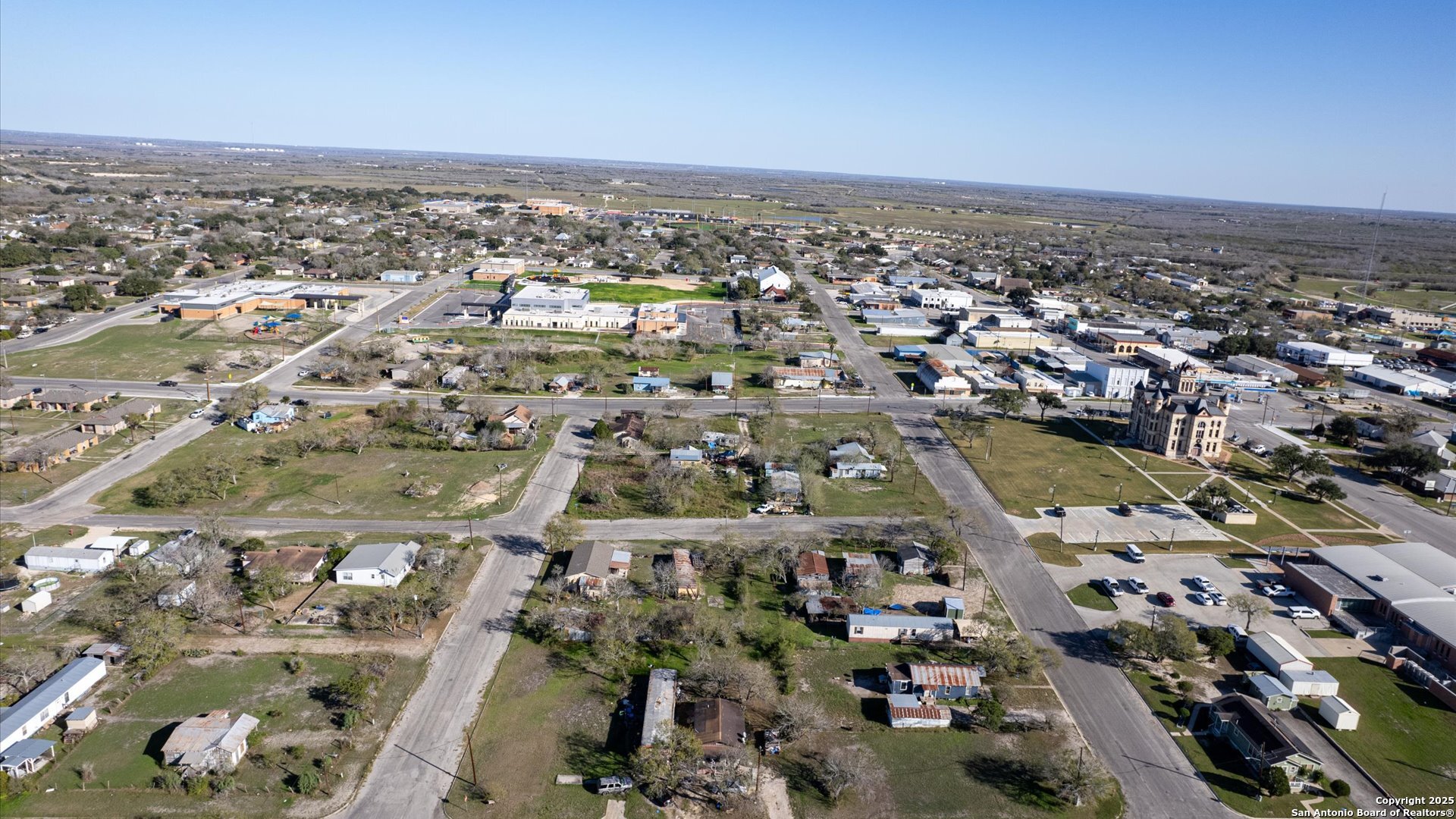 217 N Park Avenue Karnes City TX 78118