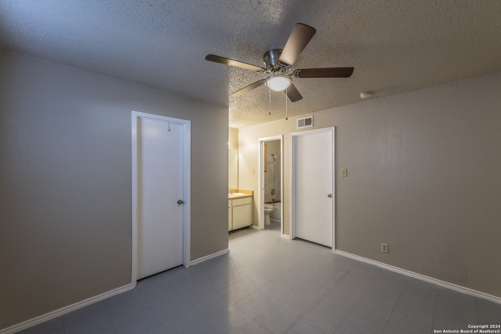 1634 W Woodlawn San Antonio TX 78201
