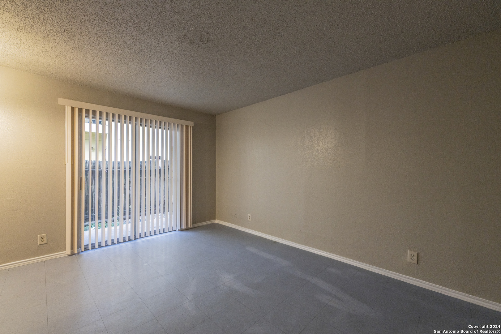 1634 W Woodlawn San Antonio TX 78201