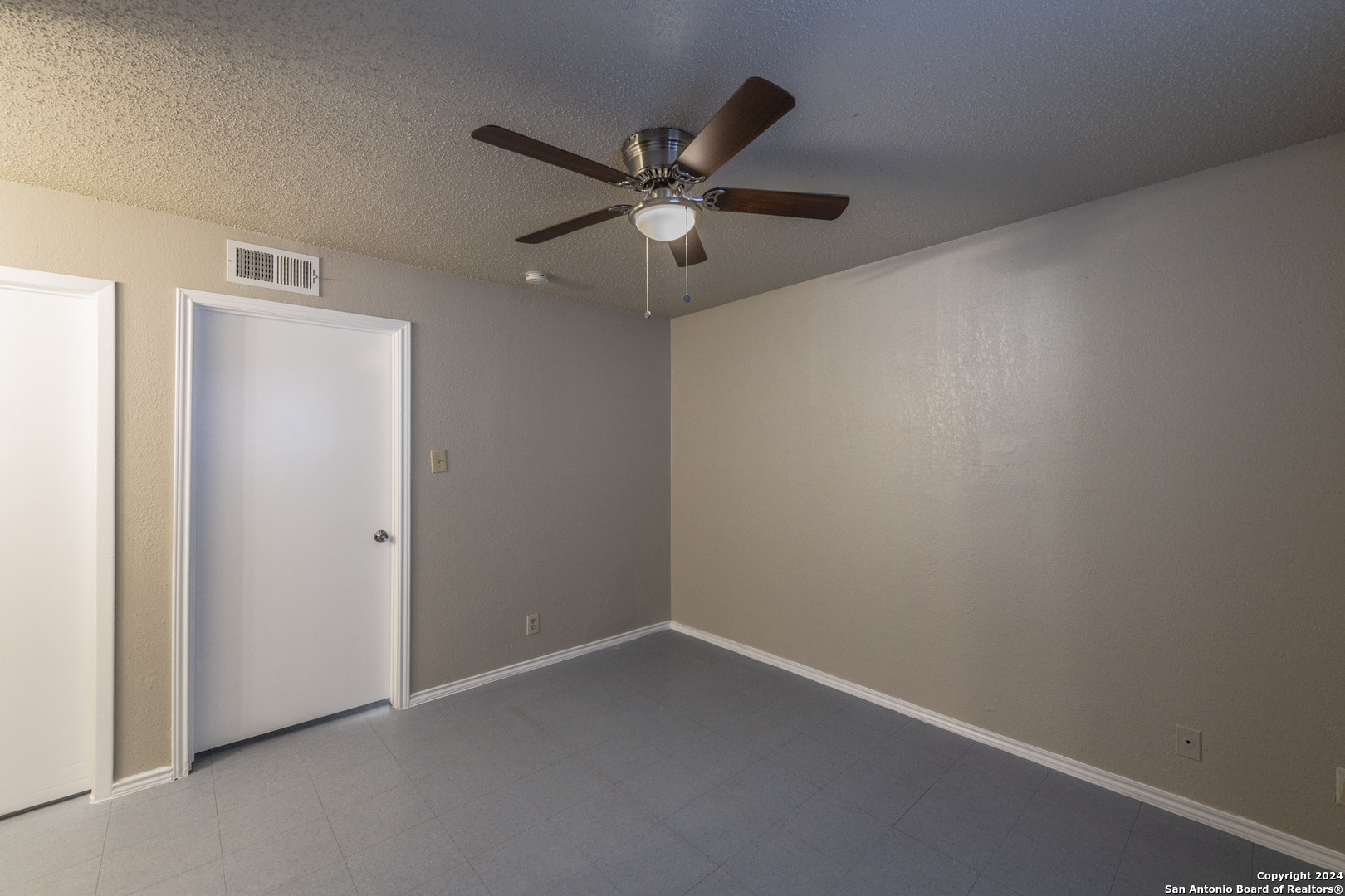 1634 W Woodlawn San Antonio TX 78201