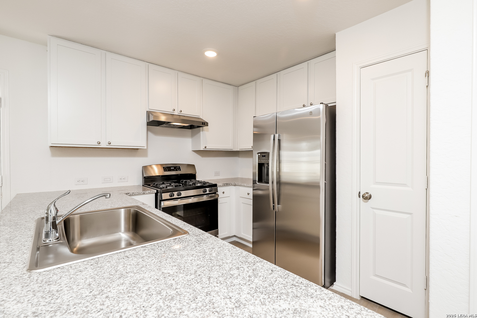 10407 Mcclintock Converse TX 78109
