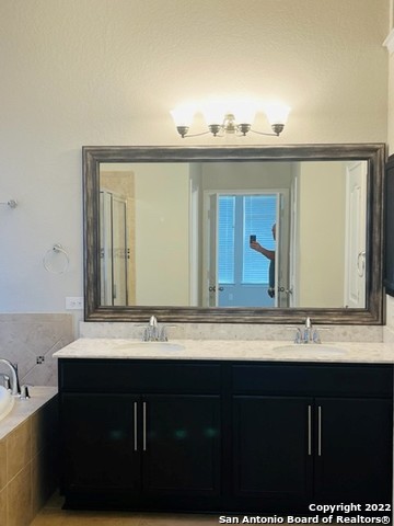 8221 Dublin Forest San Antonio TX 78253