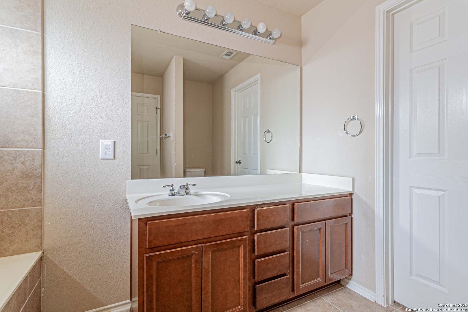 139 Nesting Garden San Antonio TX 78253