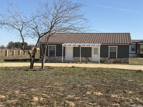 268 County Road 341 La Vernia TX 78121