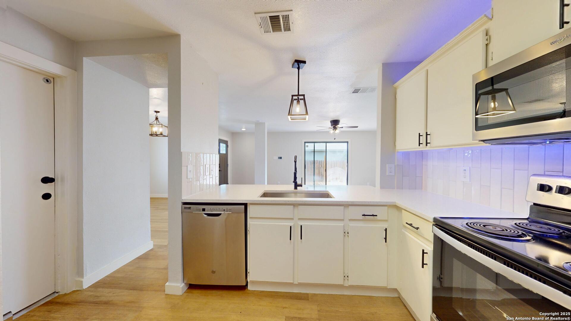 2211 Muddy Peak San Antonio TX 78245