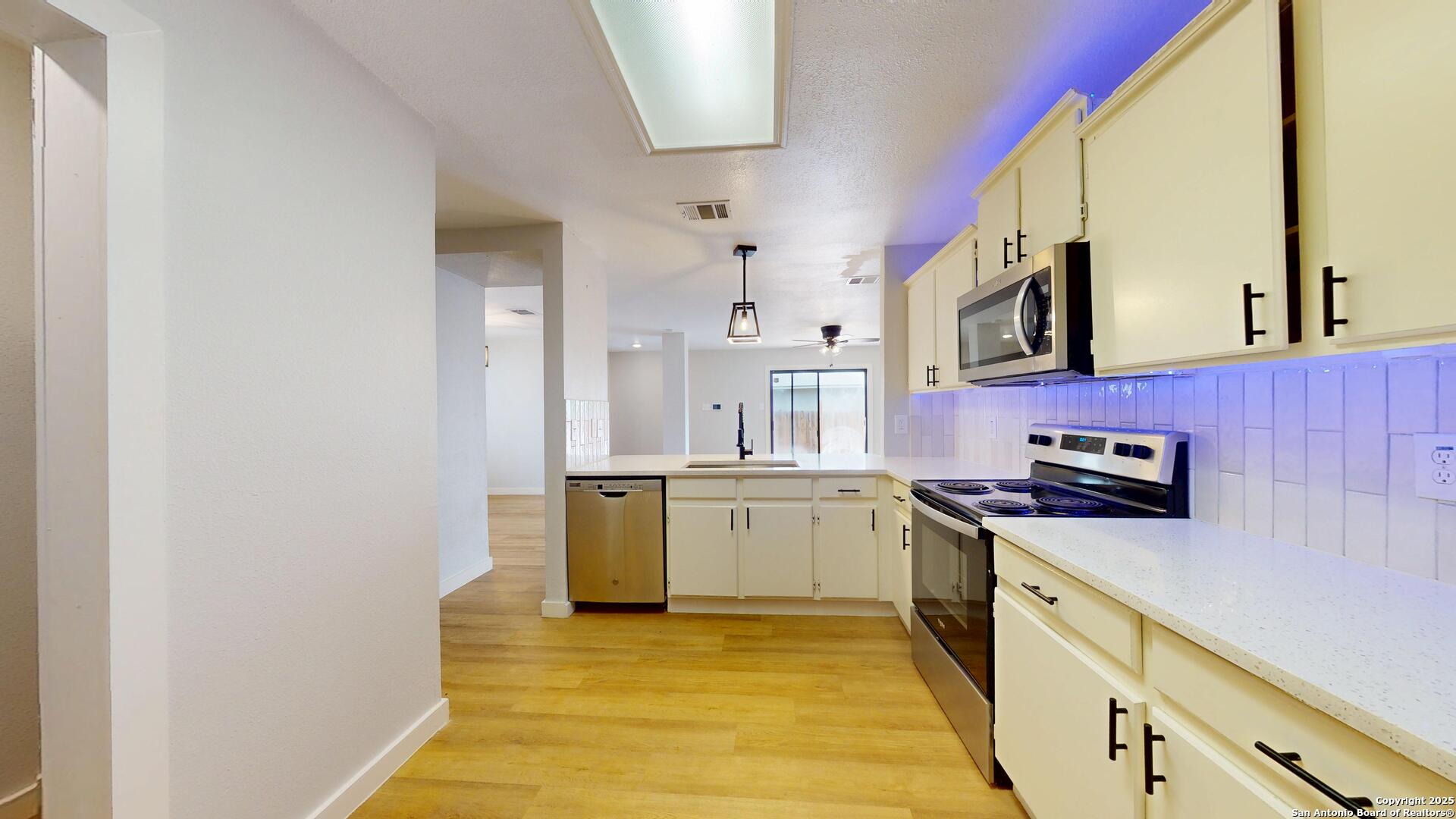 2211 Muddy Peak San Antonio TX 78245