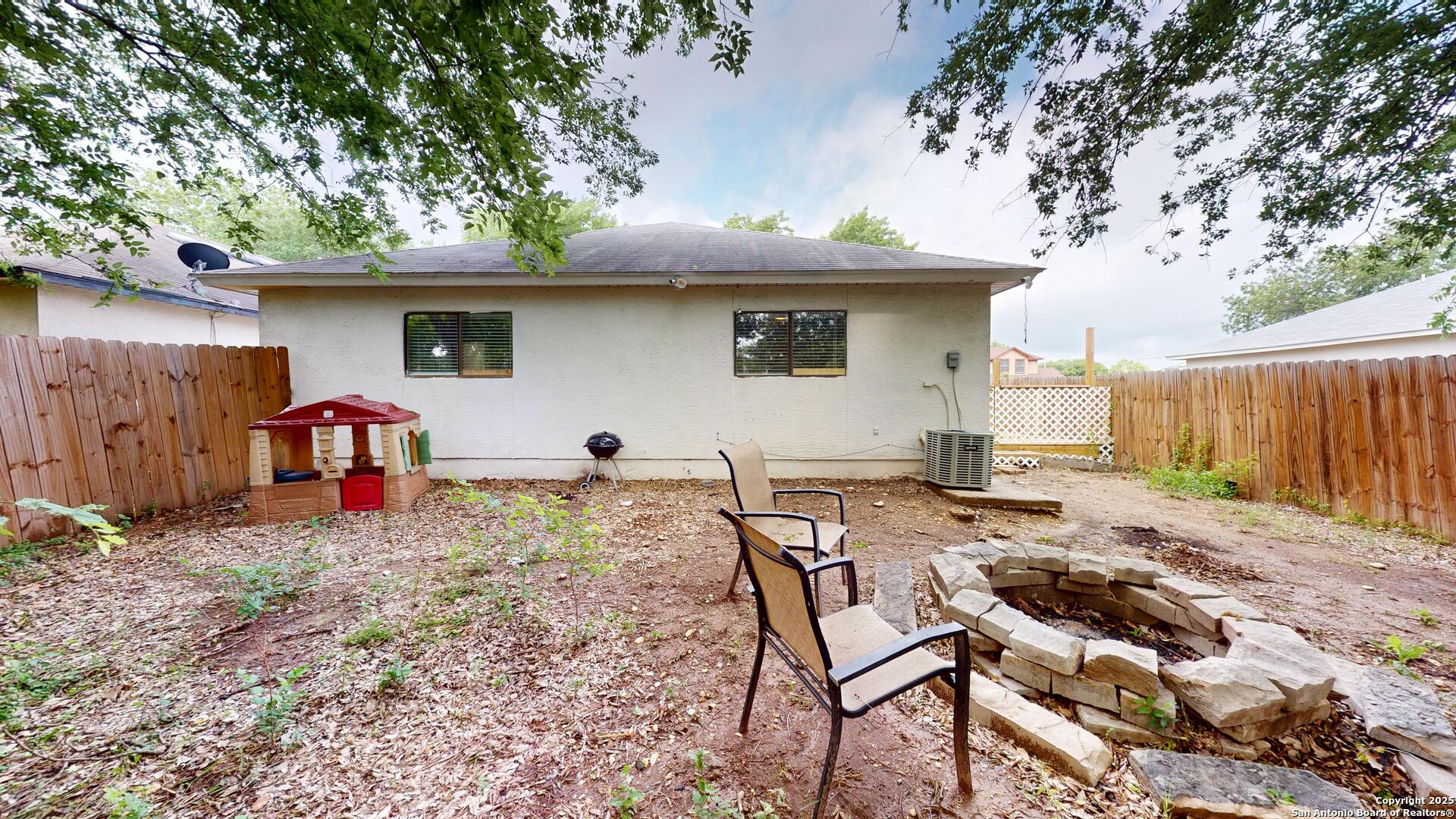 2211 Muddy Peak San Antonio TX 78245