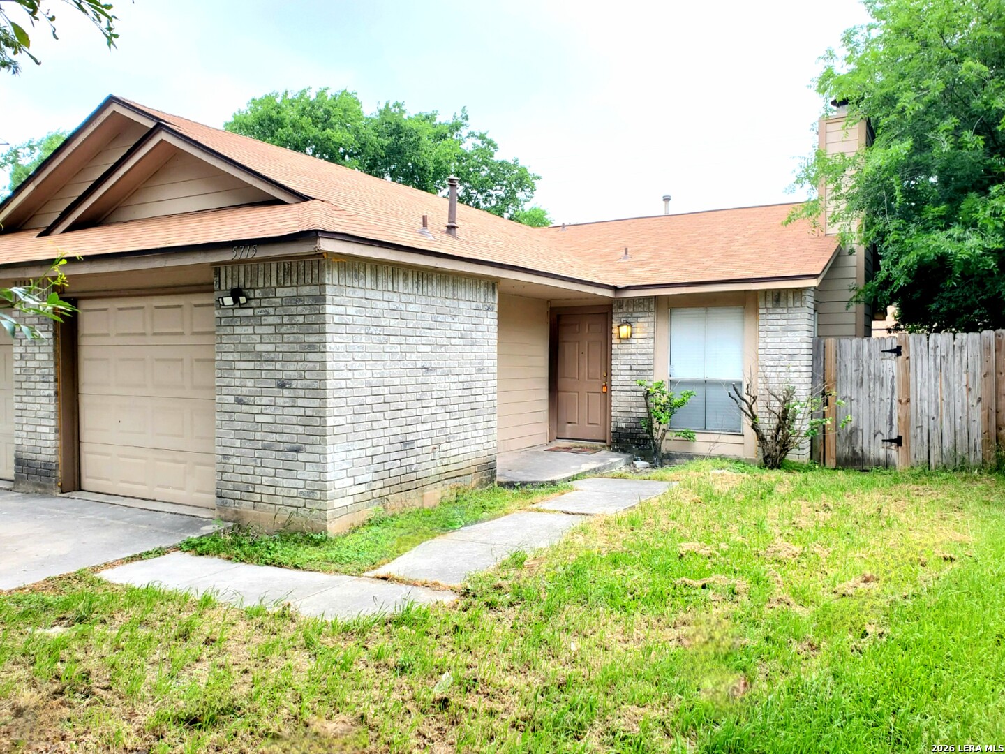 5715 Lochmoor San Antonio TX 78244