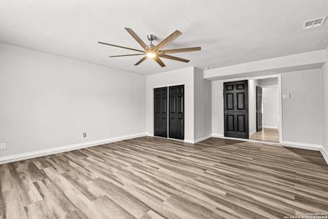 5930 Valley Wood San Antonio TX 78250