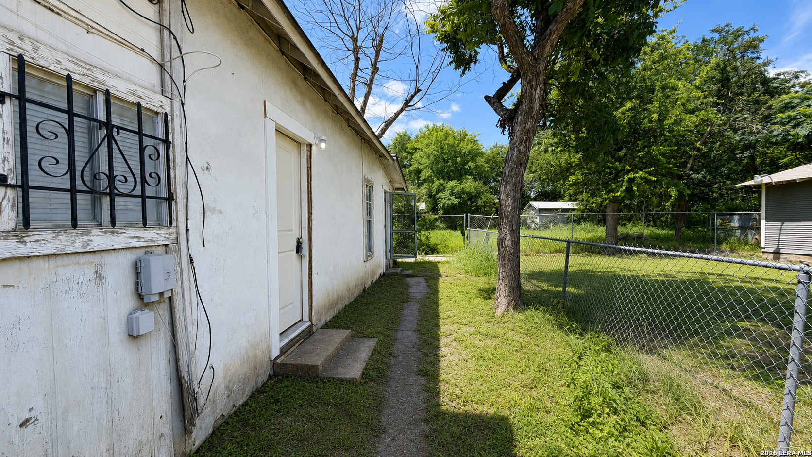 1817 San Luis San Antonio TX 78207